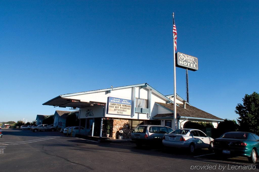 Nampa Inn & Suites Exterior photo